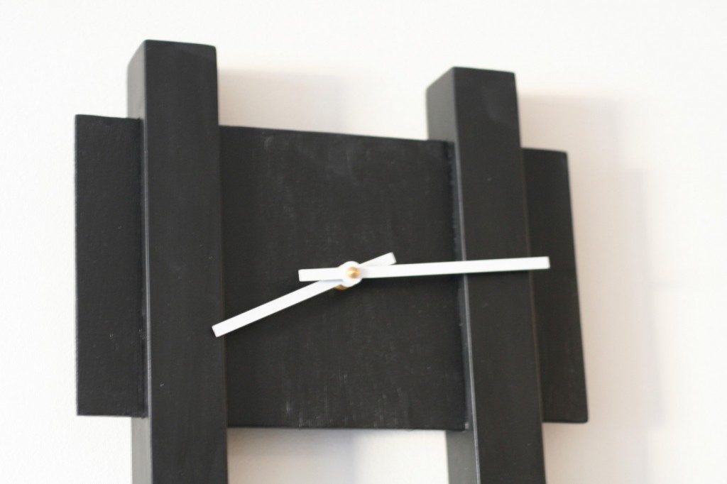 Black Bar Clock - Detail