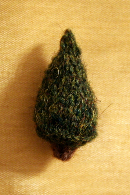 tiny knitted Christmas tree