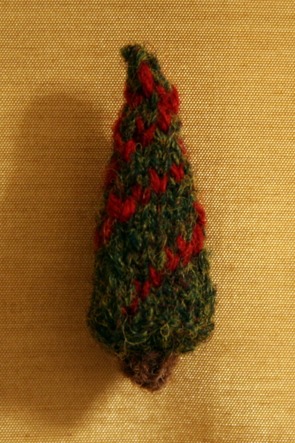 tiny knitted Christmas tree