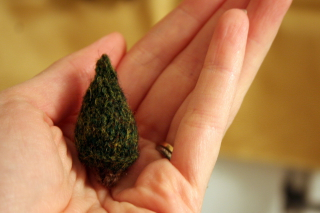 tiny knitted Christmas tree